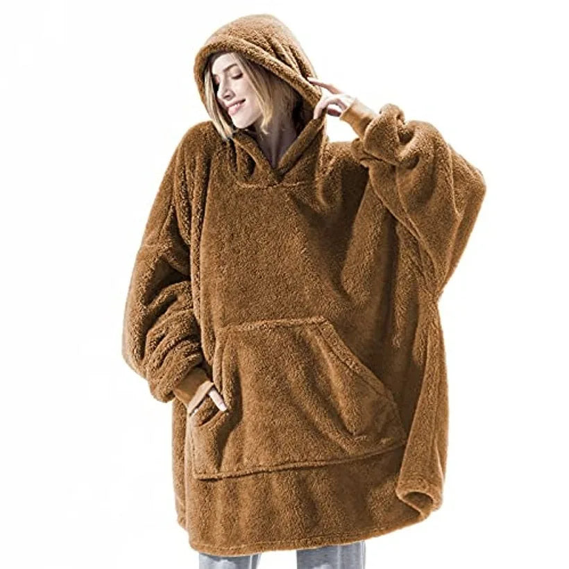 Doppelt eingekuschelt – Wendbare Fleece-Hoodie-Decke