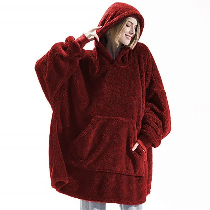 Doppelt eingekuschelt – Wendbare Fleece-Hoodie-Decke