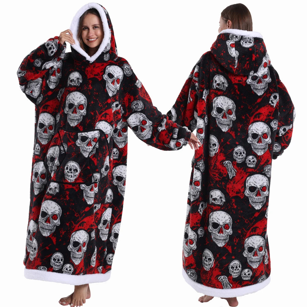 Spooky Snuggle – Hoodie-Decke mit Ärmeln