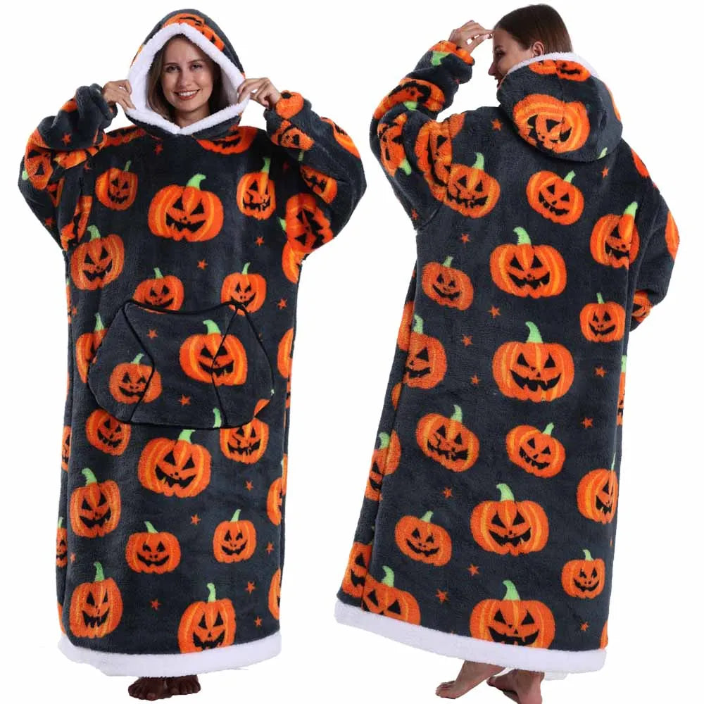 Spooky Snuggle – Hoodie-Decke mit Ärmeln