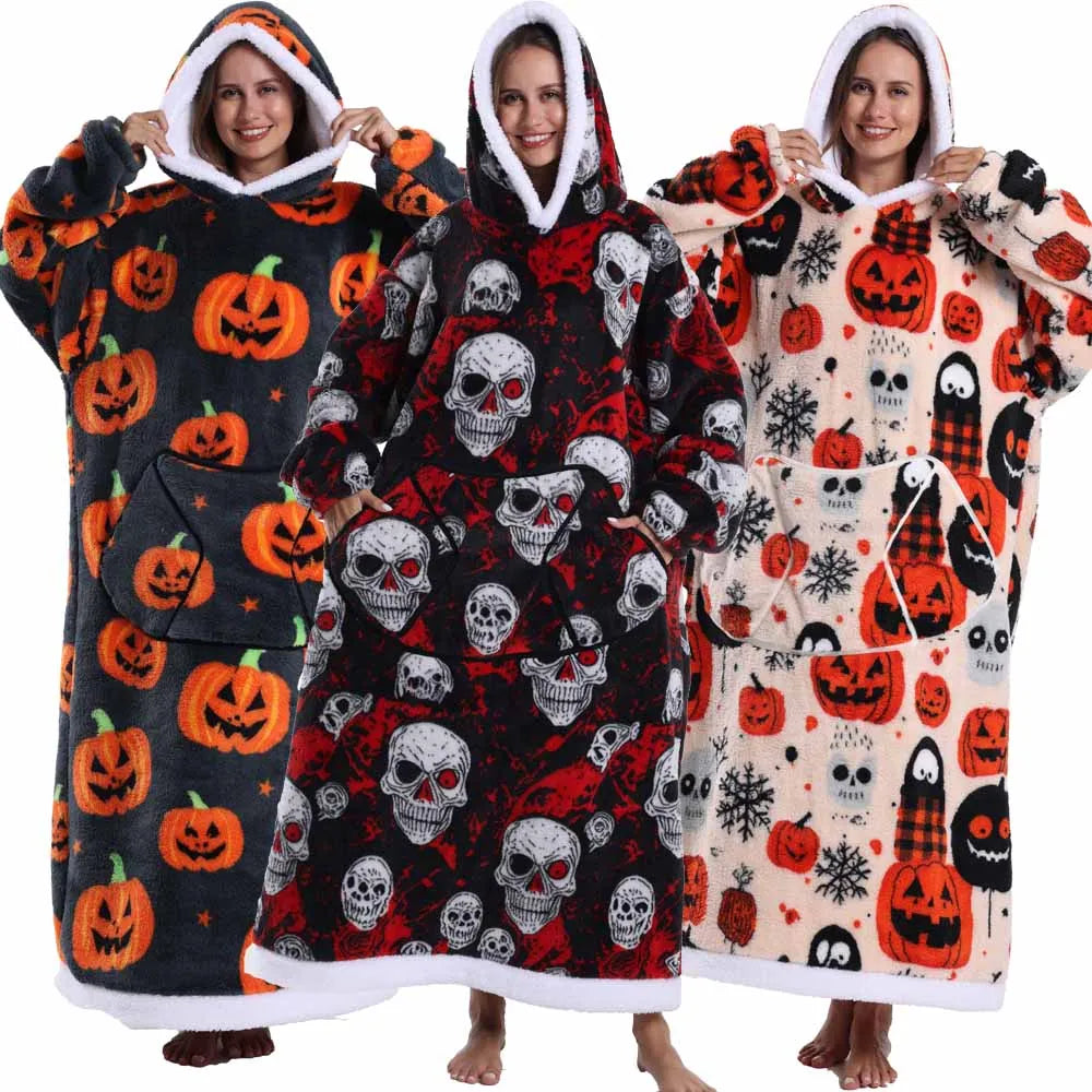 Spooky Snuggle – Hoodie-Decke mit Ärmeln