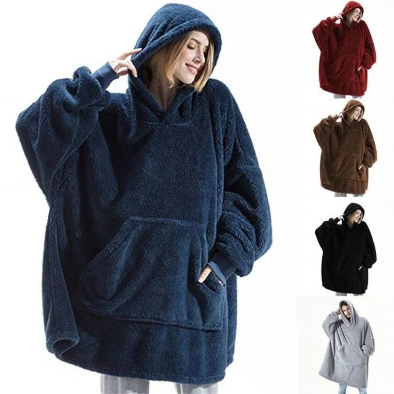 Doppelt eingekuschelt – Wendbare Fleece-Hoodie-Decke