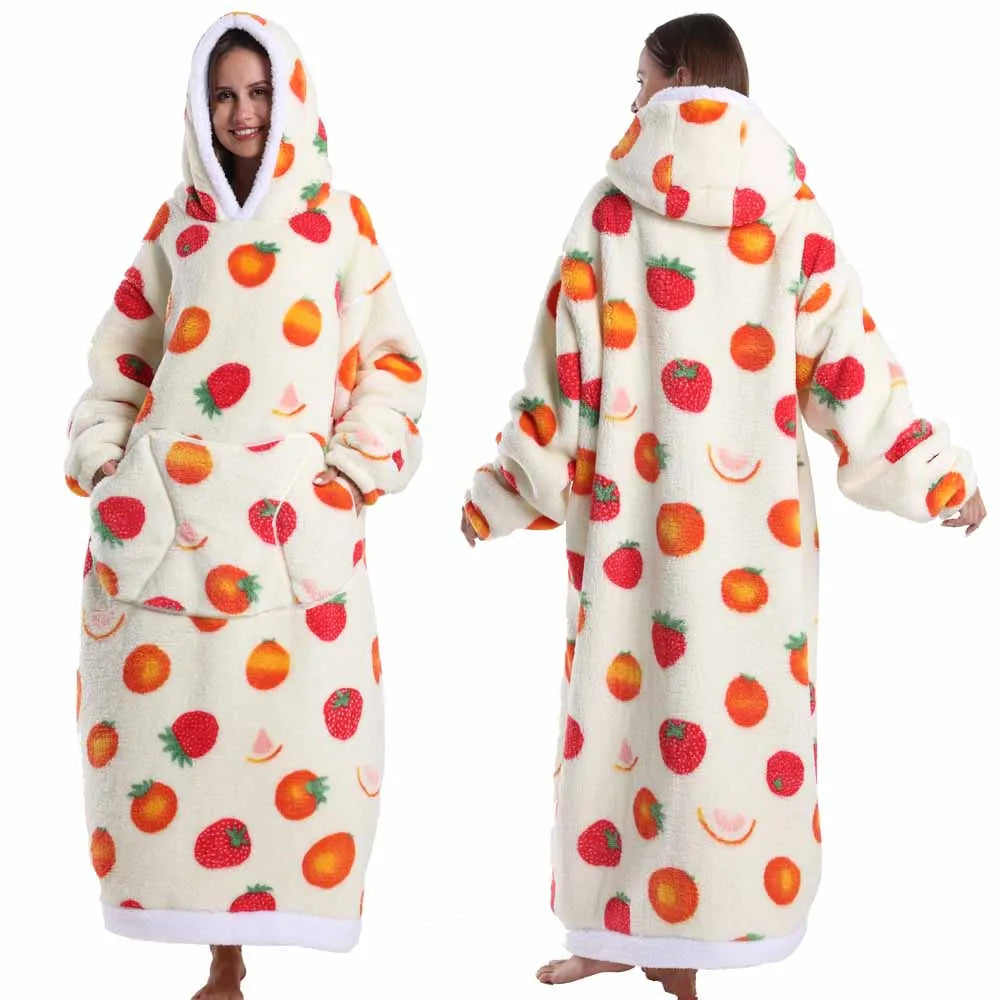 Spooky Snuggle – Hoodie-Decke mit Ärmeln