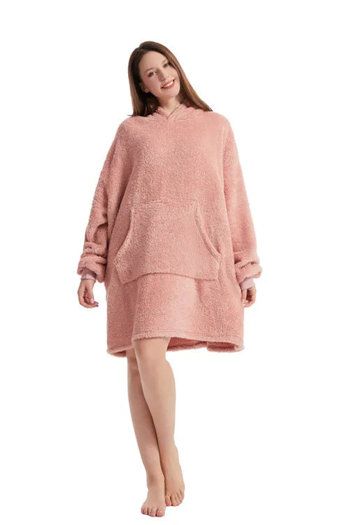 Doppelt eingekuschelt – Wendbare Fleece-Hoodie-Decke