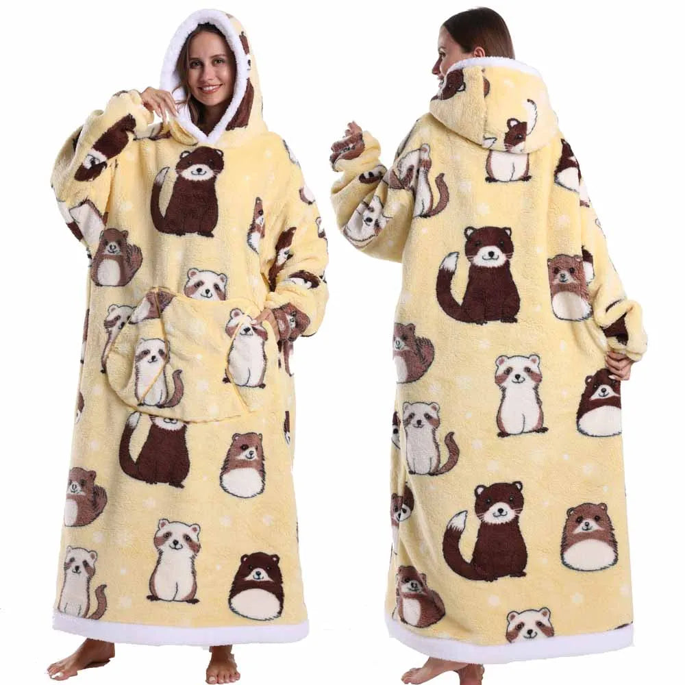 Spooky Snuggle – Hoodie-Decke mit Ärmeln