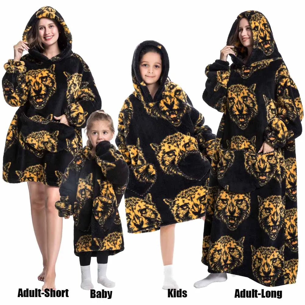Familien-Flausch – XXL-Hoodie-Decke mit Ärmeln