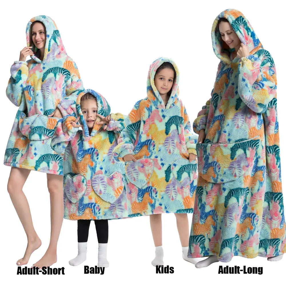 Familien-Flausch – XXL-Hoodie-Decke mit Ärmeln