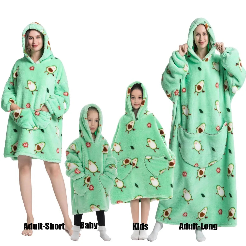 Familien-Flausch – XXL-Hoodie-Decke mit Ärmeln