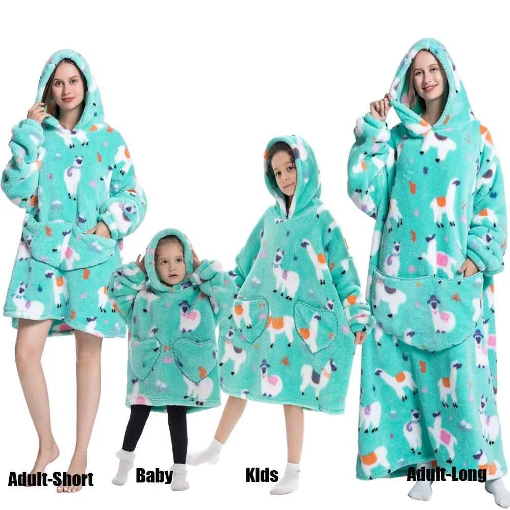 Familien-Flausch – XXL-Hoodie-Decke mit Ärmeln