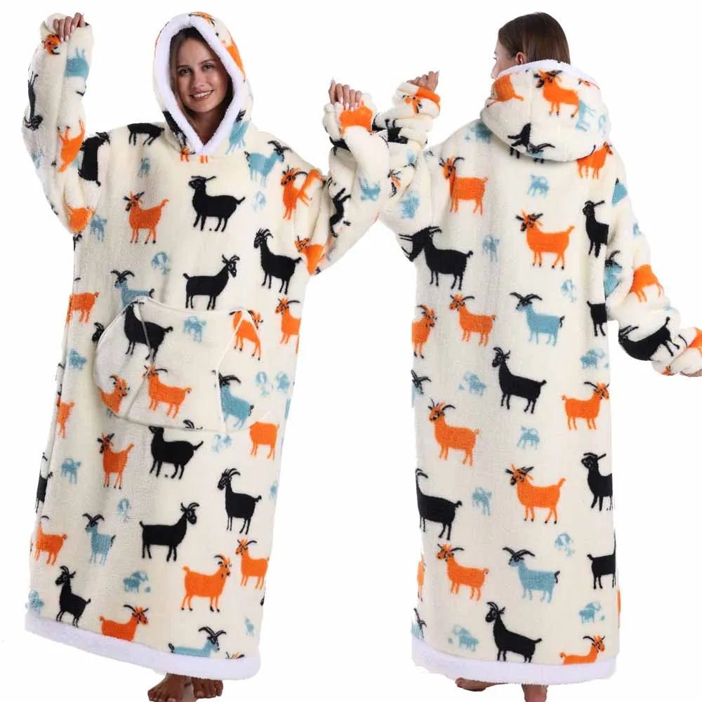 Spooky Snuggle – Hoodie-Decke mit Ärmeln