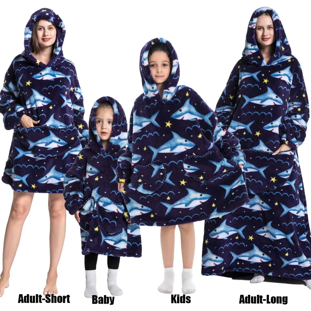 Familien-Flausch – XXL-Hoodie-Decke mit Ärmeln