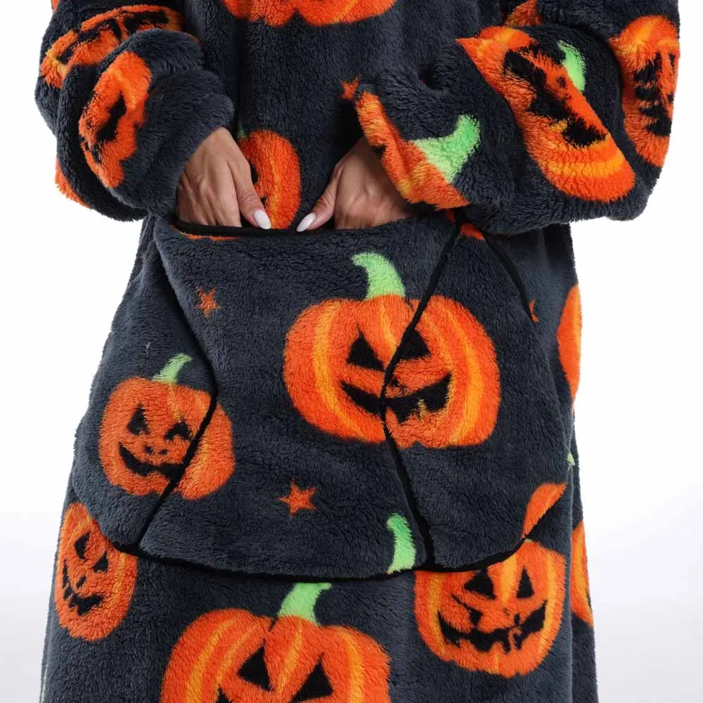Spooky Snuggle – Hoodie-Decke mit Ärmeln