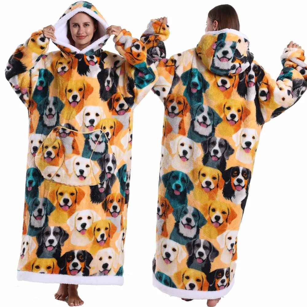 Spooky Snuggle – Hoodie-Decke mit Ärmeln