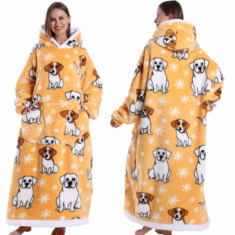 Spooky Snuggle – Hoodie-Decke mit Ärmeln