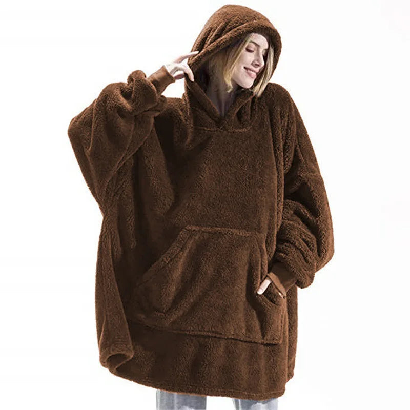 Doppelt eingekuschelt – Wendbare Fleece-Hoodie-Decke