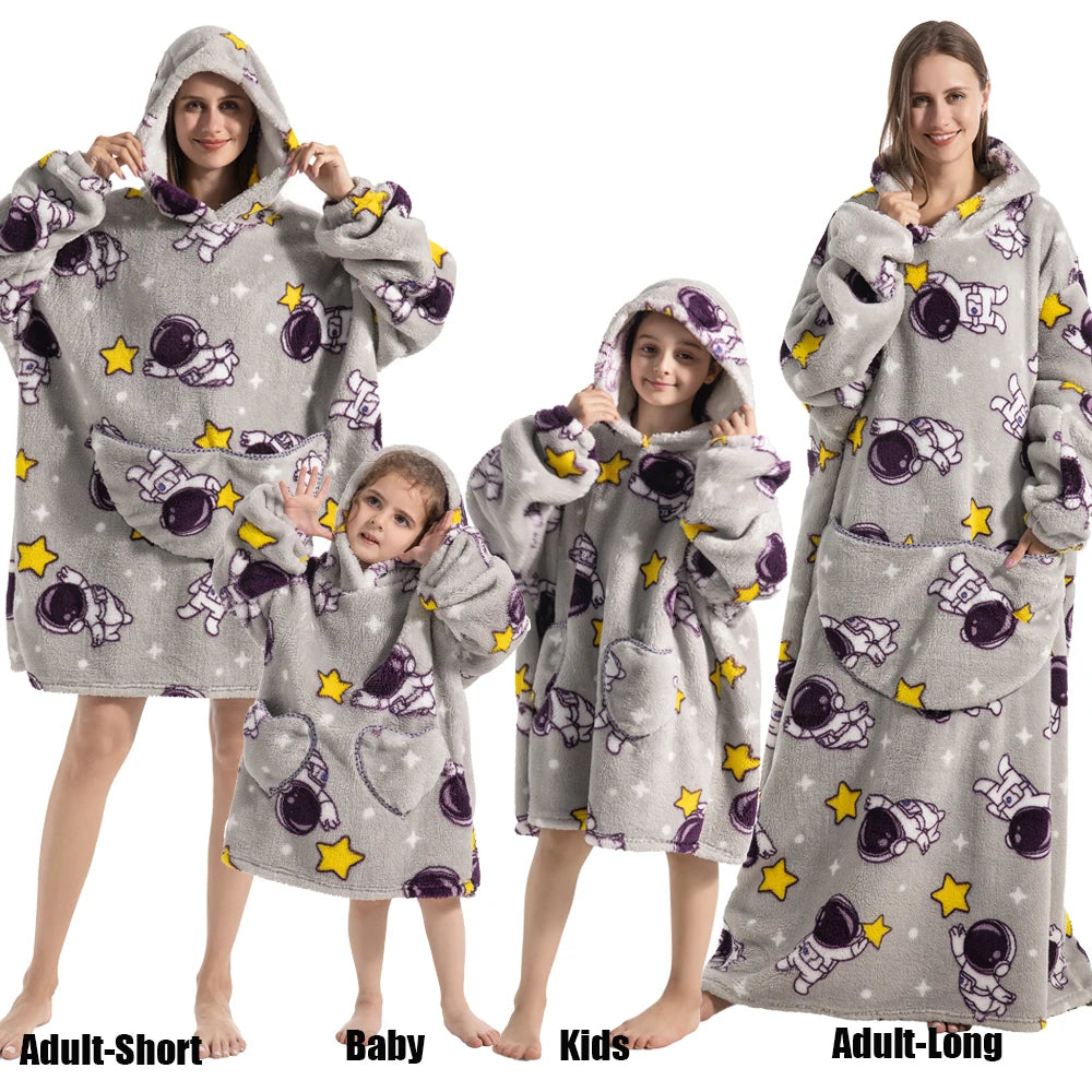 Familien-Flausch – XXL-Hoodie-Decke mit Ärmeln