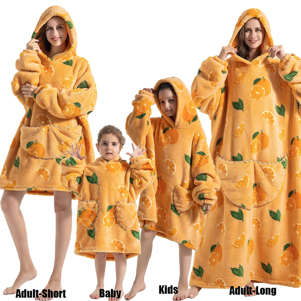 Familien-Flausch – XXL-Hoodie-Decke mit Ärmeln