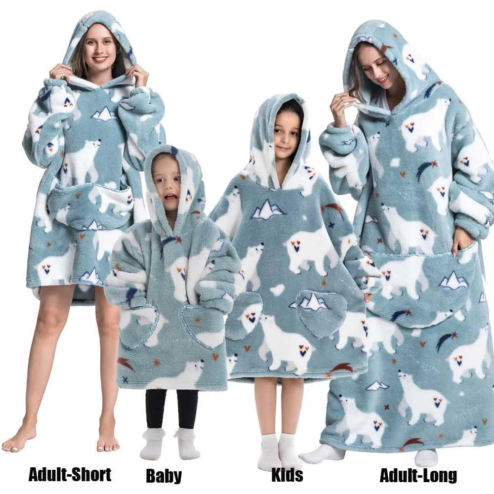 Familien-Flausch – XXL-Hoodie-Decke mit Ärmeln