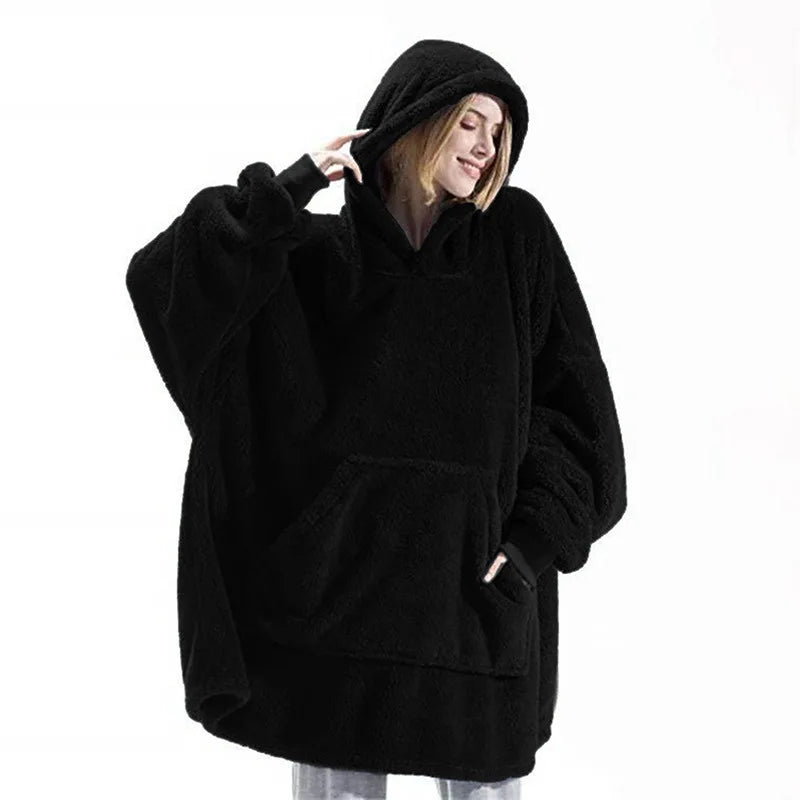 Doppelt eingekuschelt – Wendbare Fleece-Hoodie-Decke