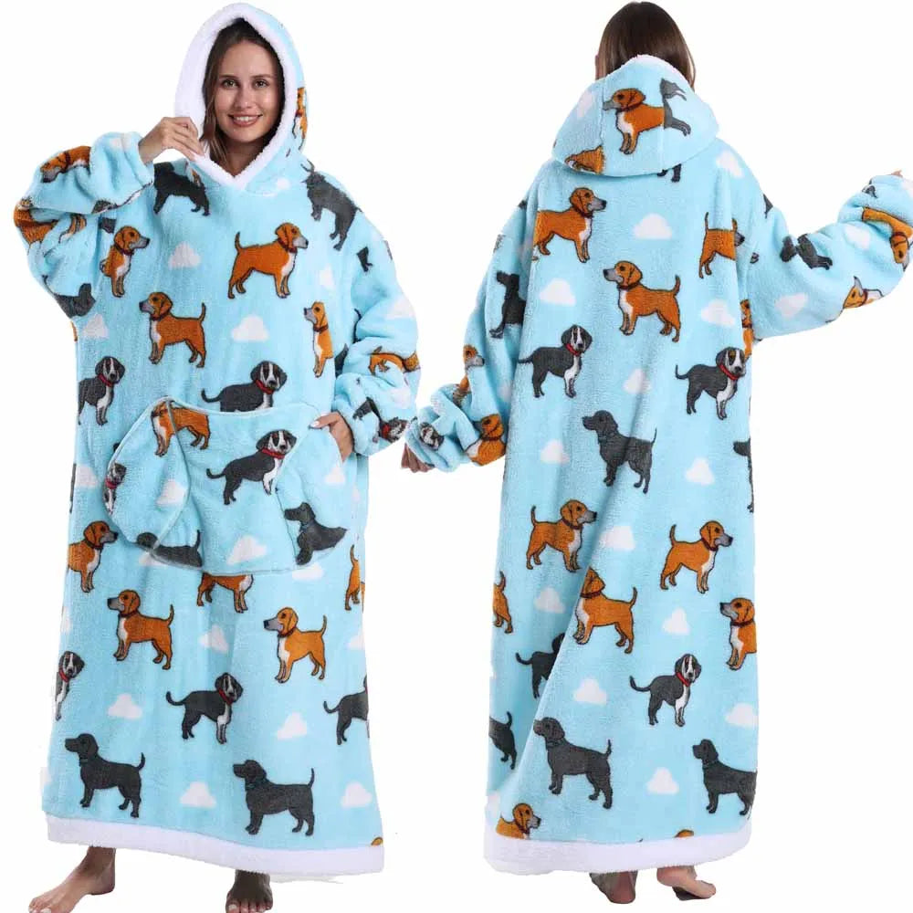 Spooky Snuggle – Hoodie-Decke mit Ärmeln